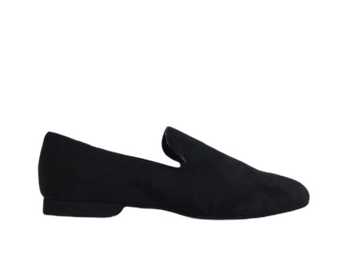 Ein 637 Tanz-Mocassins aus schwarzem Wildleder von Dancing Queens, von der Seite auf weißem Hintergrund gezeigt.